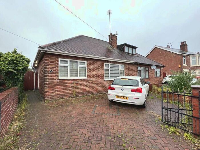 2 Bedroom Bungalow For Sale In Vicarage Lane, Blackpool, FY4