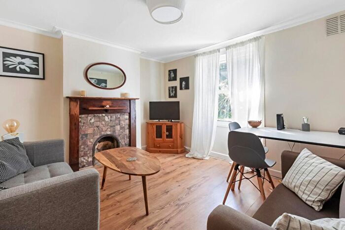 1 Bedroom Apartment For Sale In Malpas Road, Brockley, London, SE4