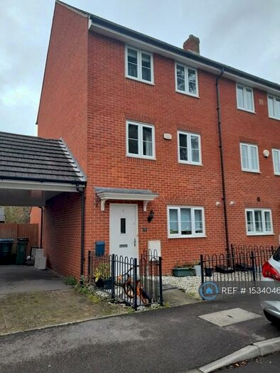 4 Bedroom Semi-Detached House To Rent In Emmett Drive, Aylesbury, HP21