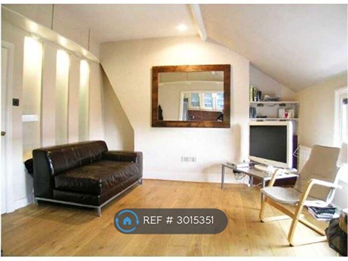 1 Bedroom Flat To Rent In Rosemary Lane, London, SW14