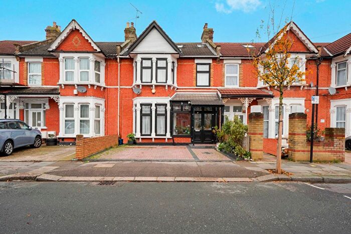 7 Bedroom Terraced House For Sale In Castleton Road, Goodmayes, IG3