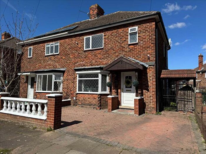 3 Bedroom Semi-Detached House For Sale In Drew Avenue, Grimsby, DN32