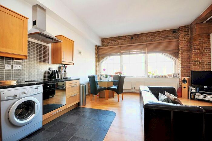 Studio To Rent In Plate House, Isle Of Dogs, London, E14