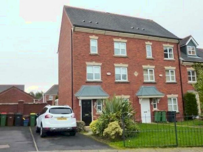 3 Bedroom Town House To Rent In Ladybank Avenue, Fulwood, PR2
