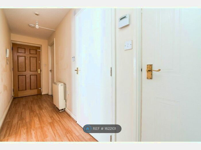 2 Bedroom Flat To Rent In Marathon Way, London, SE28