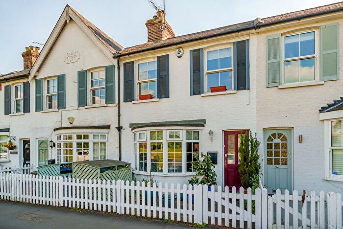 2 Bedroom Detached House For Sale In Tilt Road, Cobham, KT11
