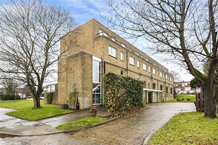2 Bedroom Flat For Sale In Hayesford Park Drive, Bromley, BR2