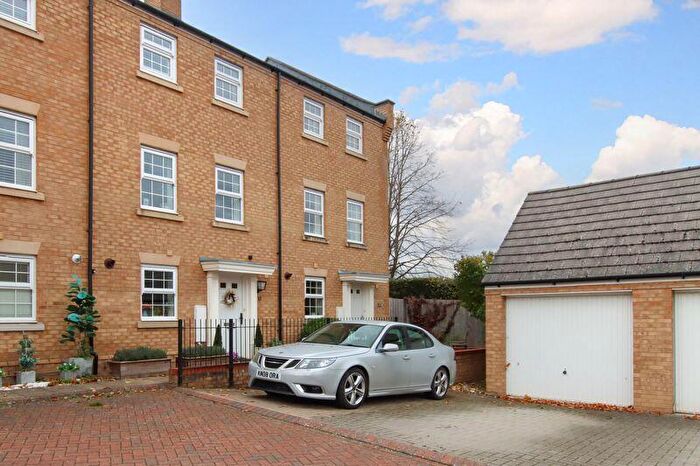 4 Bedroom Terraced House For Sale In Harrier Close, Hemel Hempstead, HP3