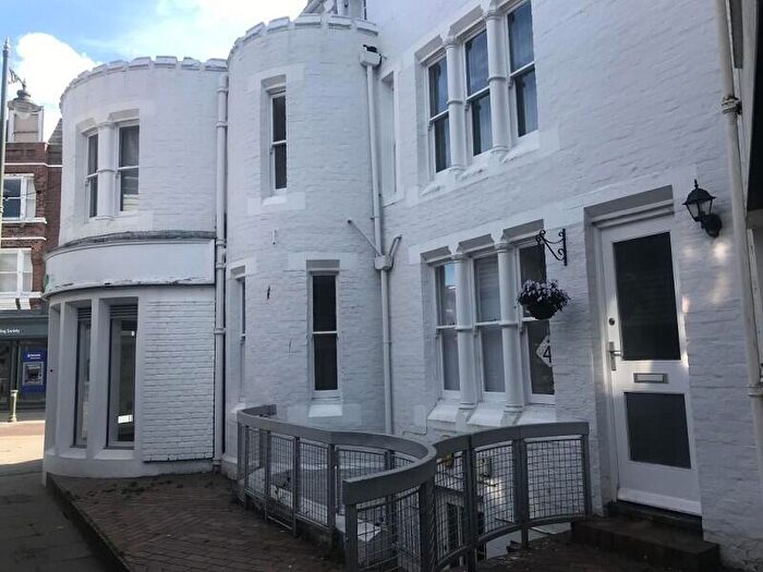 2 Bedroom Maisonette To Rent In Carfax, Horsham, West Sussex., RH12