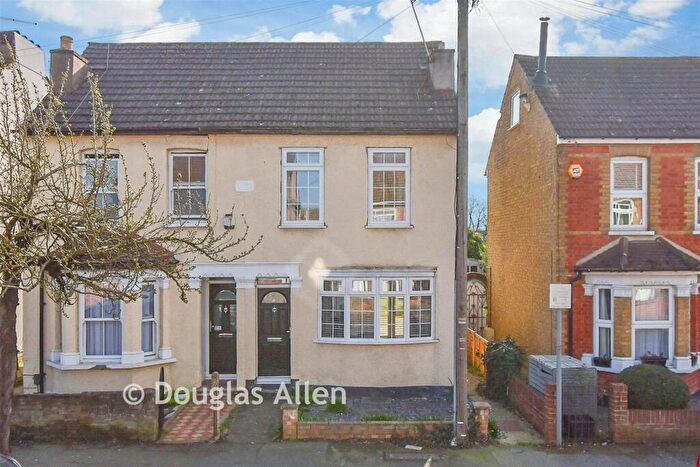 3 Bedroom Semi Detached House For Sale In Clydesdale Road, Hornchurch, Essex, RM11