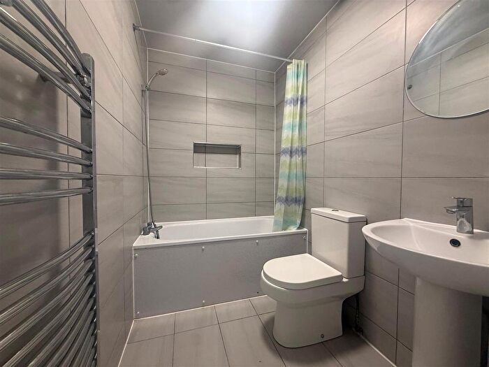 2 Bedroom Flat To Rent In Cranbrook Road, Ilford, IG1