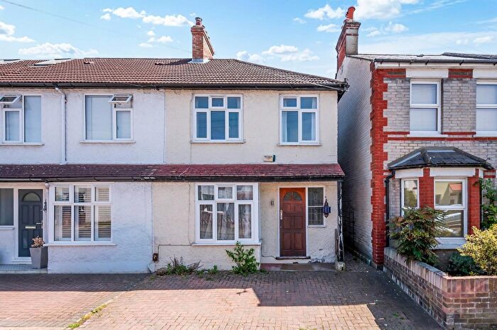 3 Bedroom End Terrace House For Sale In Washington Road, Worcester Park, KT4