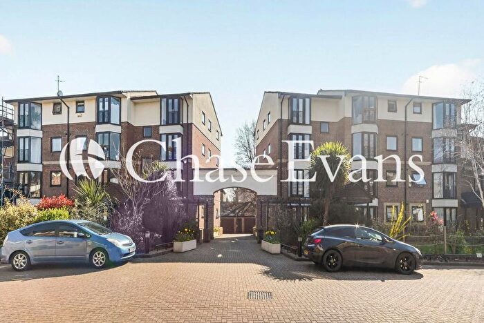 2 Bedroom Flat For Sale In Barnfield Place, Isle Of Dogs, London, E14