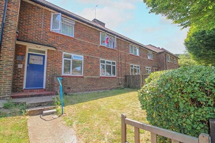 1 Bedroom Flat To Rent In Hayling Road, South Oxhey, Watford, WD19