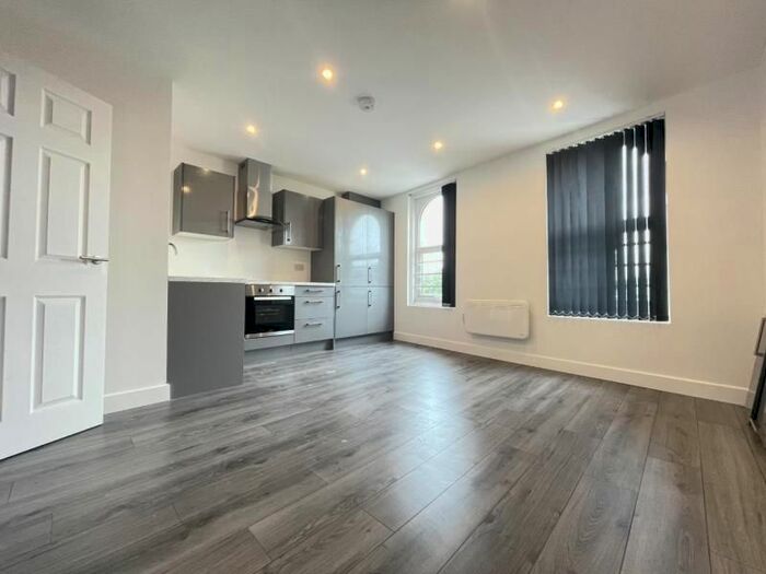 1 Bedroom Flat To Rent In Flat, Gledhow Road, Leeds, LS8