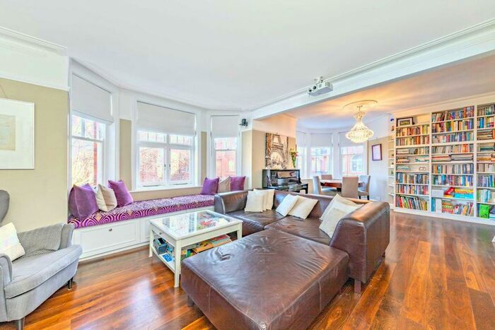 3 Bedroom Flat To Rent In Queen's Club Gardens, London, W14