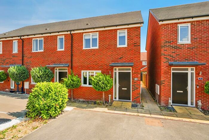 2 Bedroom End Of Terrace House For Sale In Armitage Drive, Wantage, OX12
