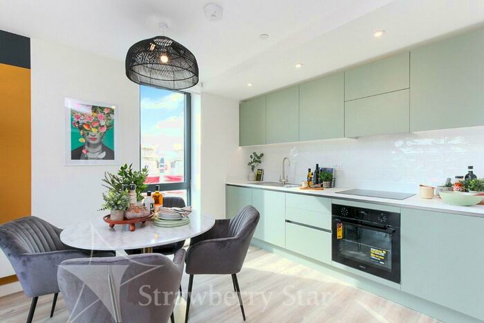 2 Bedroom Apartment To Rent In Viva Court, Kimpton Road, Luton, LU2