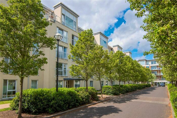 2 Bedroom Flat To Rent In Melliss Avenue, Richmond, TW9