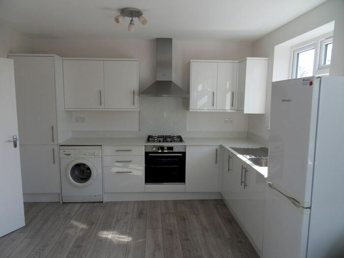 3 Bedroom Flat To Rent In Elm Avenue, Ruislip, HA4