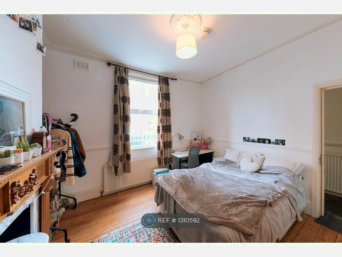 4 Bedroom Semi-Detached House To Rent In Trafalgar Street, London, SE17