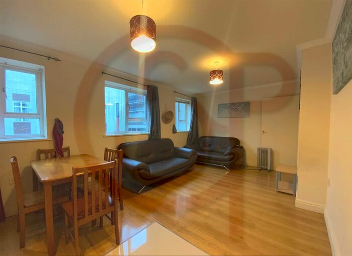 2 Bedroom Flat To Rent In King Street, Hammersmith, W6