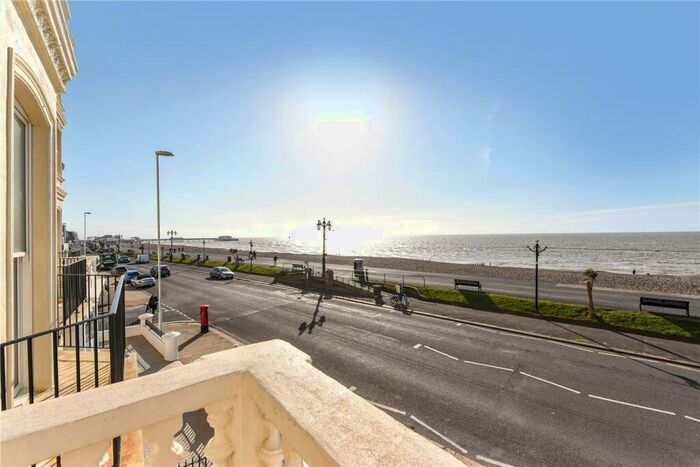 2 Bedroom Apartment To Rent In Queens Road, Worthing, West Sussex, BN11