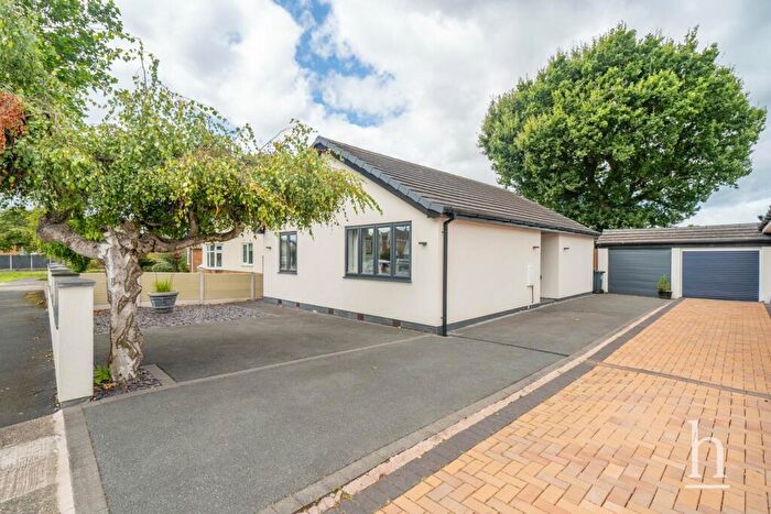 3 Bedroom Detached Bungalow For Sale In Meadow Lane, Willaston, Neston, CH64