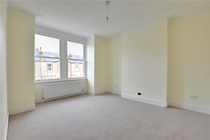 3 Bedroom End Of Terrace House For Sale In Chalcroft Road, Hither Green, London, SE13