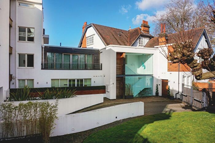 2 Bedroom Flat To Rent In Sheen Road, Richmond, Surrey, TW9