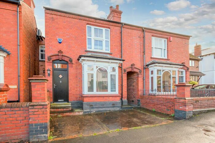 4 Bedroom Semi-Detached House To Rent In Vicarage Road, Wollaston, Stourbridge DY8