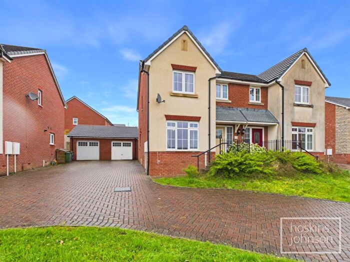 3 Bedroom Semi Detached House For Sale In Highfields, Tonyrefail, Porth, CF39