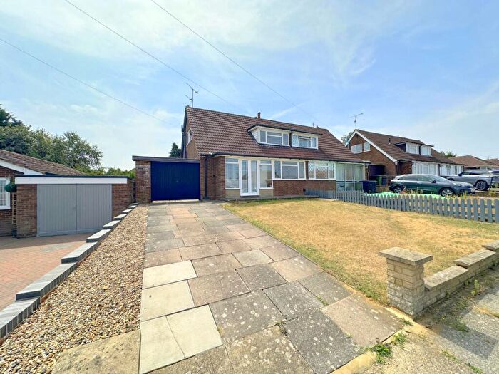 3 Bedroom Semi-Detached Bungalow To Rent In Wadhurst Avenue, Luton, LU3