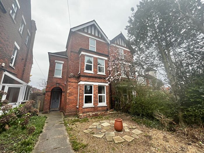 5 Bedroom Semi-Detached House To Rent In Beachborough Road, Folkestone, CT19