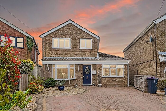 3 Bedroom Detached House For Sale In Woodlands Avenue, Keelby, Grimsby, DN41