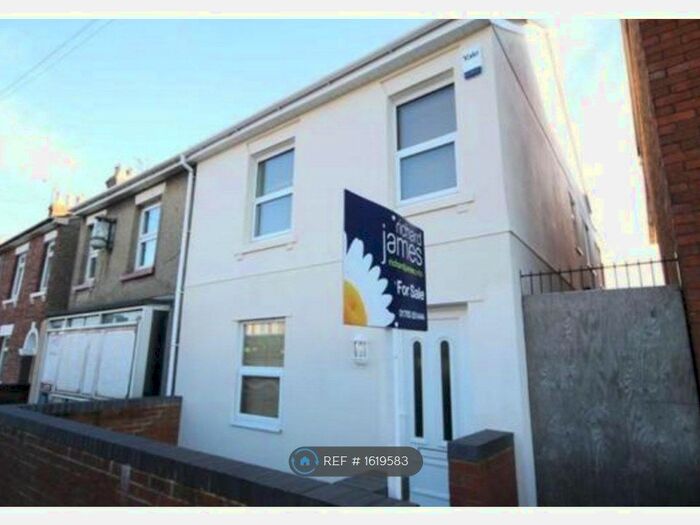 2 Bedroom Semi-Detached House To Rent In Cricklade Road, Swindon, SN2