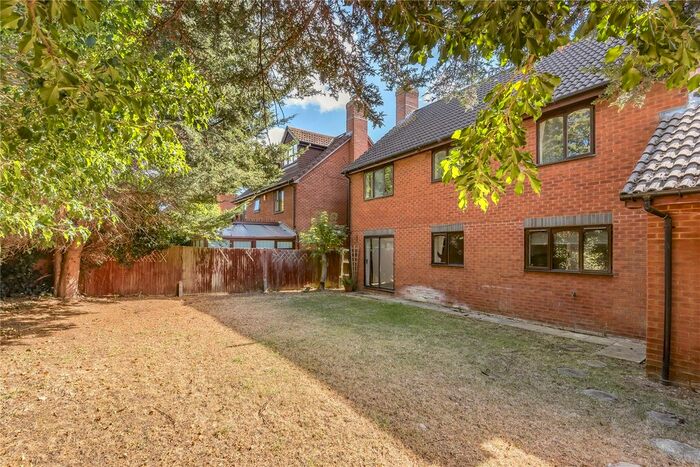 5 Bedroom Detached House To Rent In Woodward Close, Winnersh, Wokingham, Berkshire, RG41