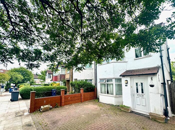 4 Bedroom Apartment For Sale In Renters Avenue London, NW4