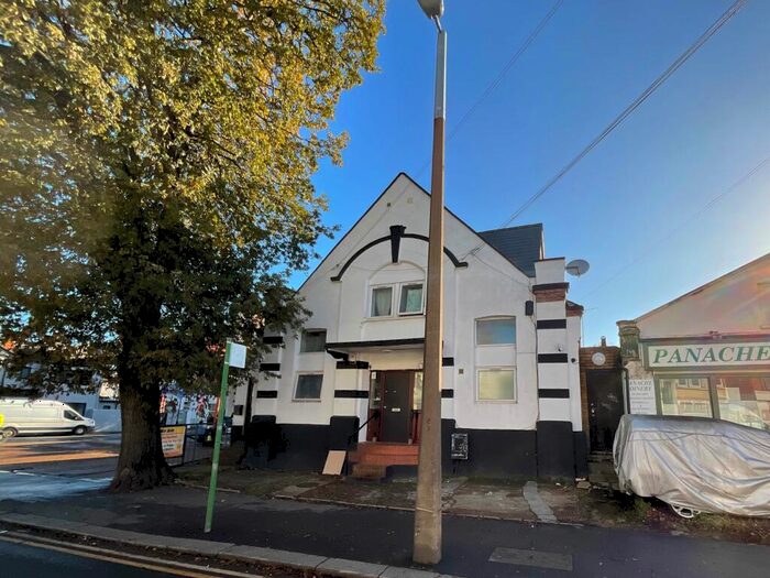 1 Bedroom Flat To Rent In West Road, Westcliff-on-Sea, SS0