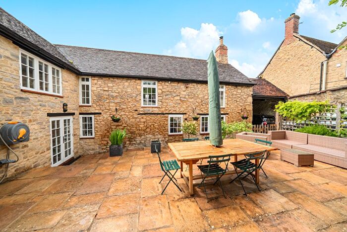 4 Bedroom Detached House For Sale In High Street, Oxford, OX33