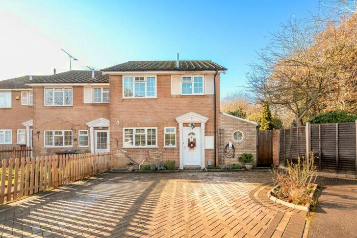 3 Bedroom End Of Terrace House To Rent In Regalfield Close, Guildford, GU2