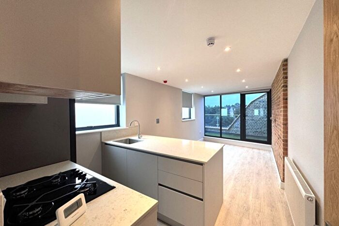 2 Bedroom Flat To Rent In High Road, Willesden Green, NW10