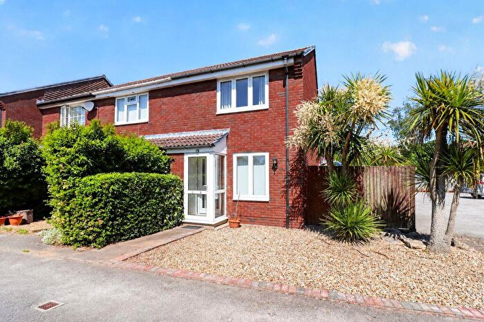 2 Bedroom End Of Terrace House For Sale In Blenheim Drive, Christchurch, BH23