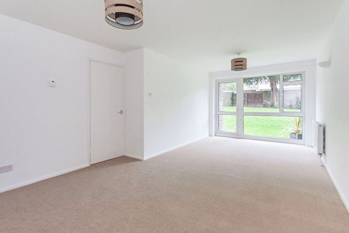 2 Bedroom Flat To Rent In Warwick Road, Redhill, RH1