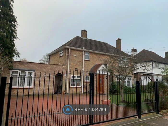 3 Bedroom Detached House To Rent In Cameron Road, Bromley, BR2