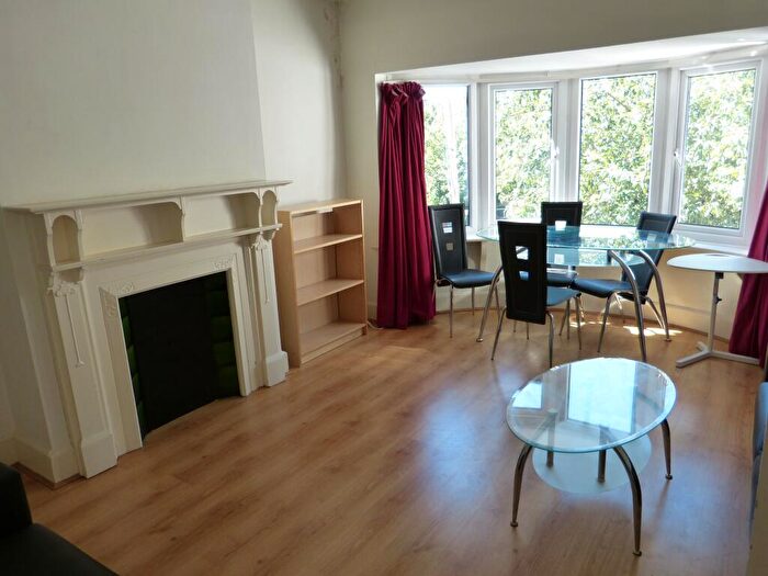 2 Bedroom Flat To Rent In Beverley Gardens, London, NW11