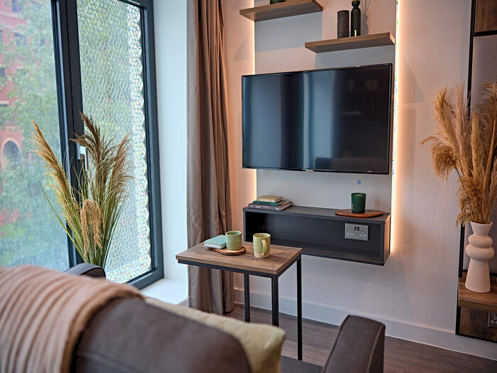 Apartment To Rent In Apt, Live Oasis St Albans Place #, LS2
