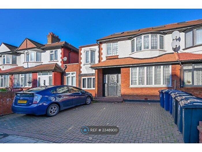 Studio To Rent In Gunnersbury Lane, Acton, W3