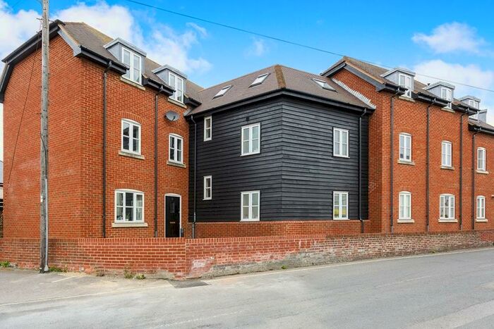 2 Bedroom Flat To Rent In Brockhampton Lane, Havant, Hampshire, PO9