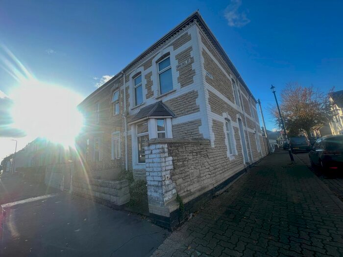 2 Bedroom Flat To Rent In Carlisle Street, Splott, Cardiff, CF24
